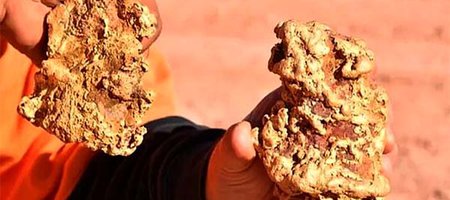 'Aussie Gold Hunters' Find a Pair of Gold Nuggets Weighing a Combined 7.7 Pounds
