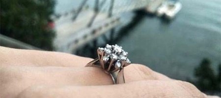 Baby Octopus Leads Divers to Lost Engagement Ring; Smartest Invertebrates Love Bling