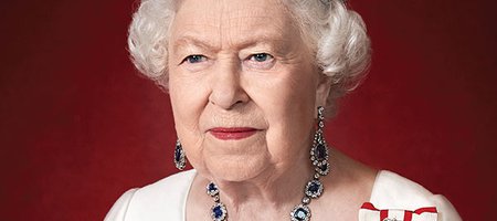 Queen Elizabeth II Wears Spectacular Sapphire Jewelry in New Portrait