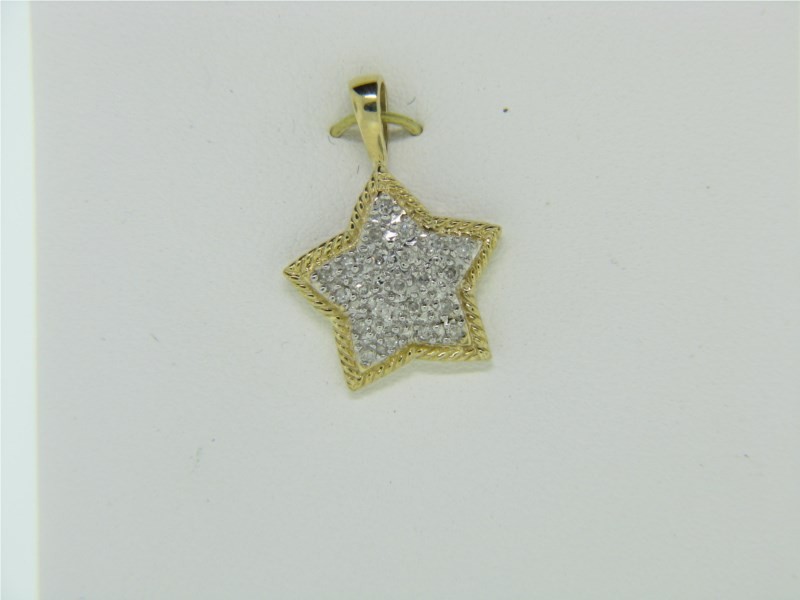 14K WHITE GOLD CIRCLE PENDANT WITH .45CTTW BAGUETTE I1 CLARITY & HI COLOR DIAMONDS