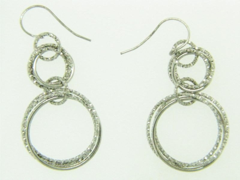 14K WHITE GOLD POLISHED OVAL HOOP EARRINGS