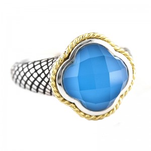 Trebol Clover Bezel Turquoise Ring