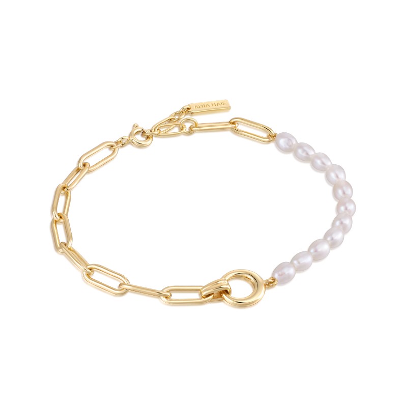 Pearl Chunky Link Chain Bracelet?Get playful with trends this season with this chic pairing of chunky gold chains and a row of glistening pearls. This link bracelet is the perfect statement piece to add texture and style to your look in a bold and contemp