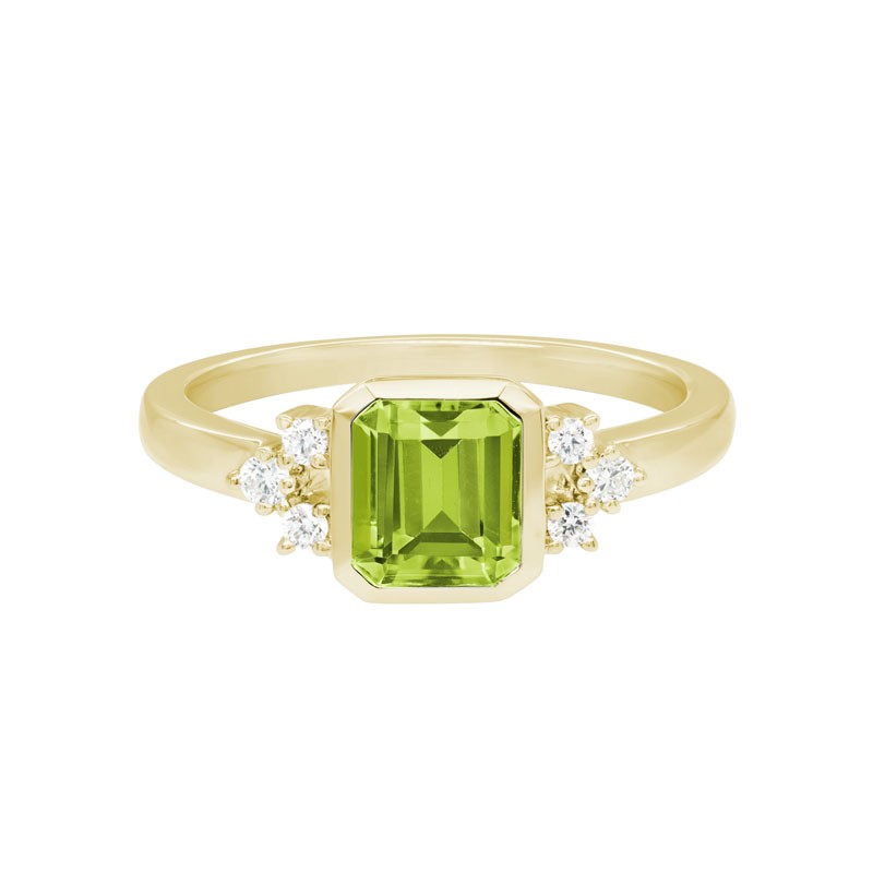 14K YELLOW GOLD 6X7MM (1.30CT) EMERALD CUT BEZEL SET PERIDOT RITNG WITH .11CTTW ROUND SI CLARITY & GH COLOR DIAMONDS SET ON THE SIDES