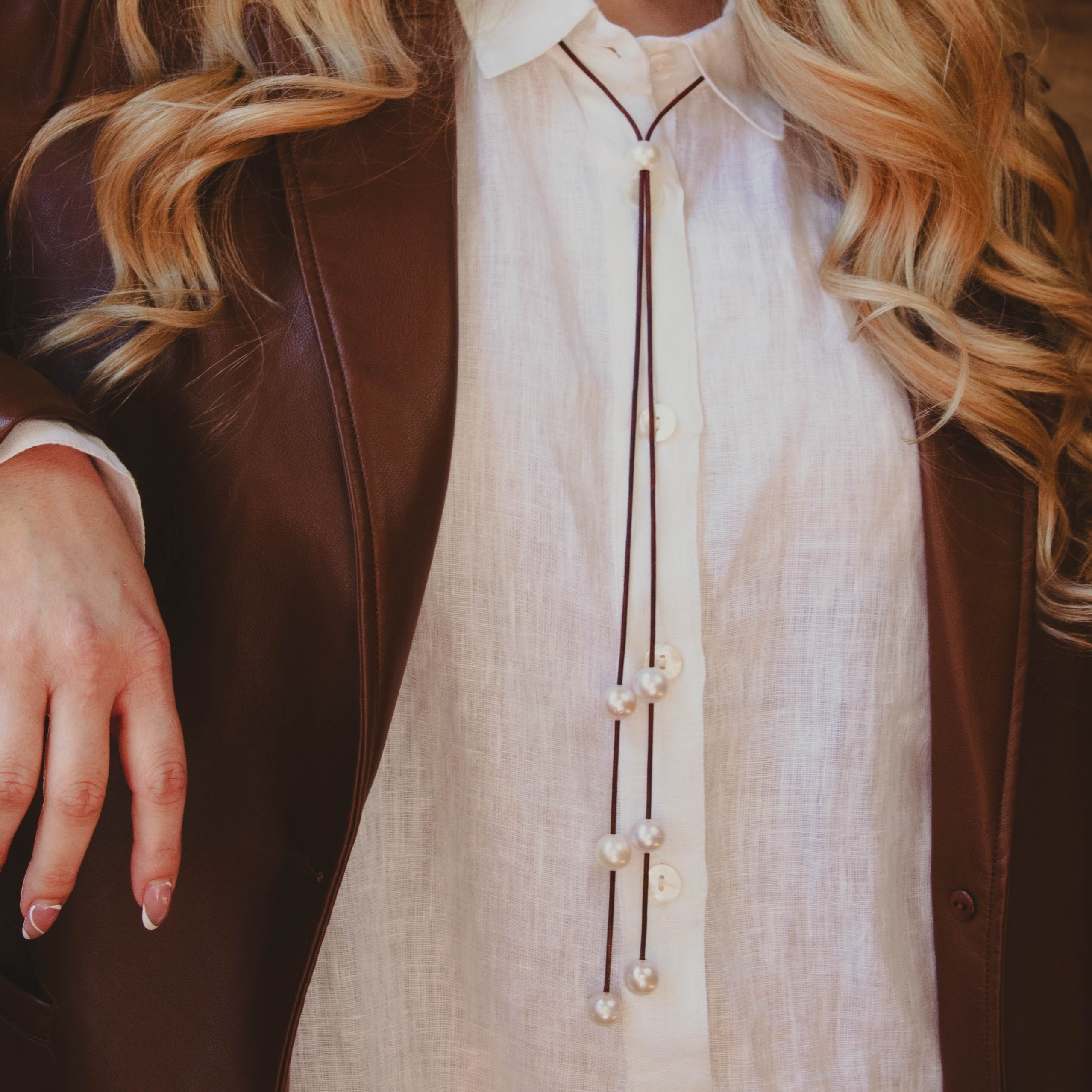 VINCENT PEACH BOLO CASCADE NECKLACE 7 & 14MM FRESHWATER PEARLS ON PREMIUM LEATHER
